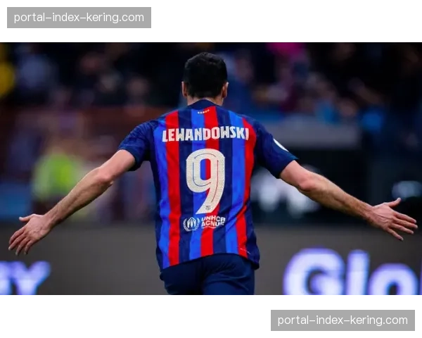 莱万门前包抄推射空门 波兰射手延续高效进球效率